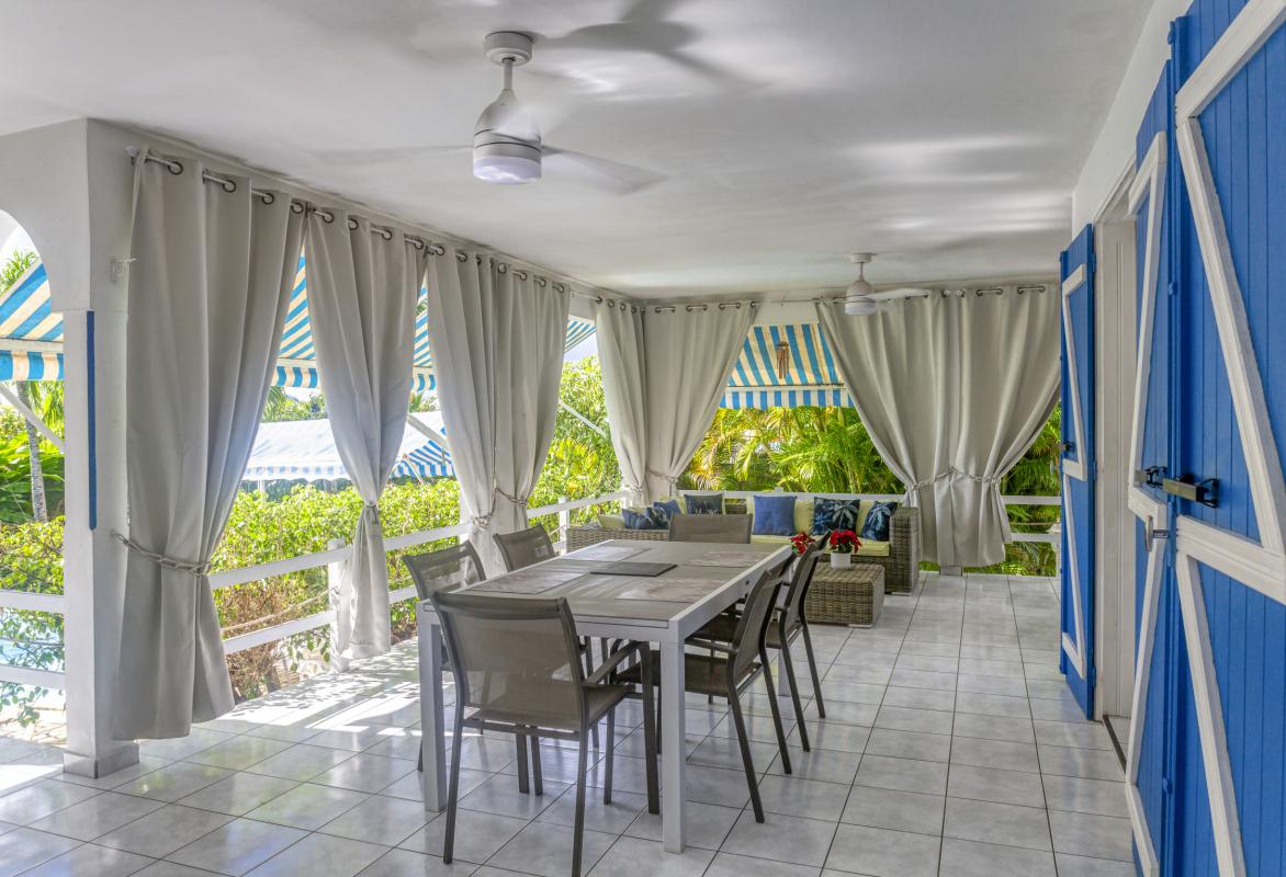 10.Location villa piscine Sainte Anne Gudaeloupe_Terrasse